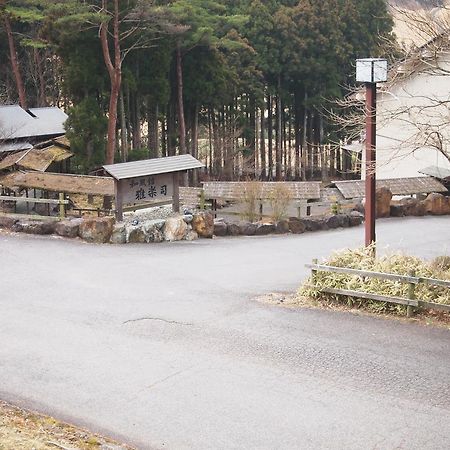 Menard Aoyama Resort: Wafukan Utatsukasa Iga Exteriör bild